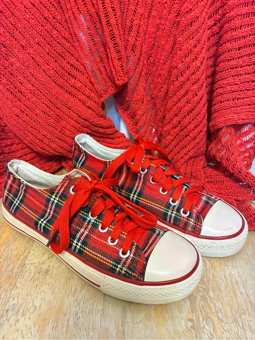 Vintage Plaid Low-Top Converse Style Sneakers with Red Laces 7 EUC